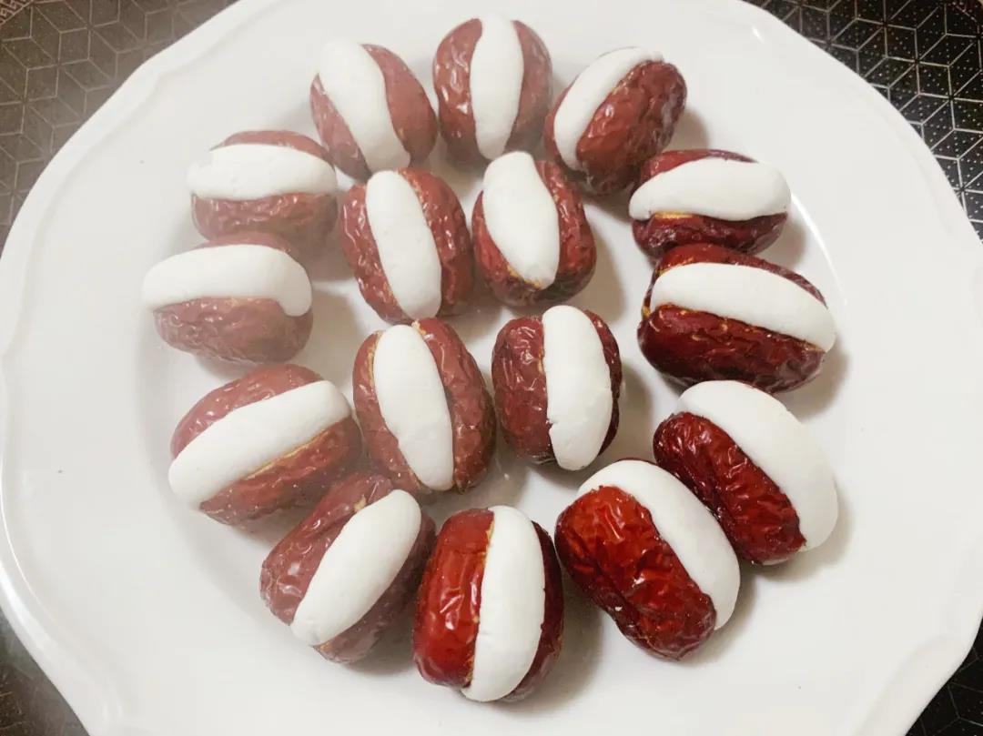 水开后放入蒸锅，蒸10分钟左右至熟。