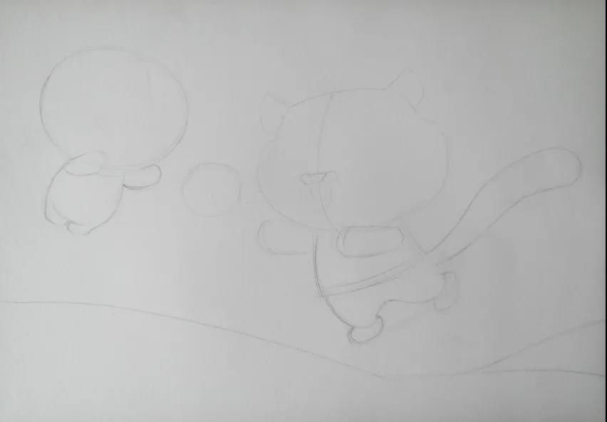 步骤1：首先我们用铅笔在画纸上勾勒出卡通老虎手以及雪容融的基本形态，注意在动作上使二者相呼应。