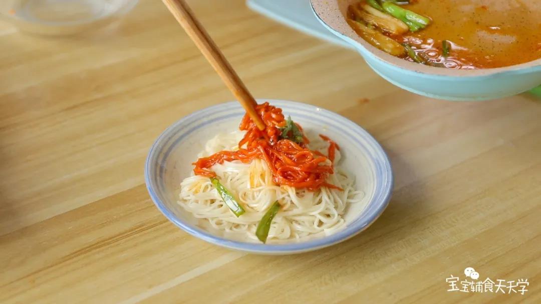 加入辅食面中，拌匀即可