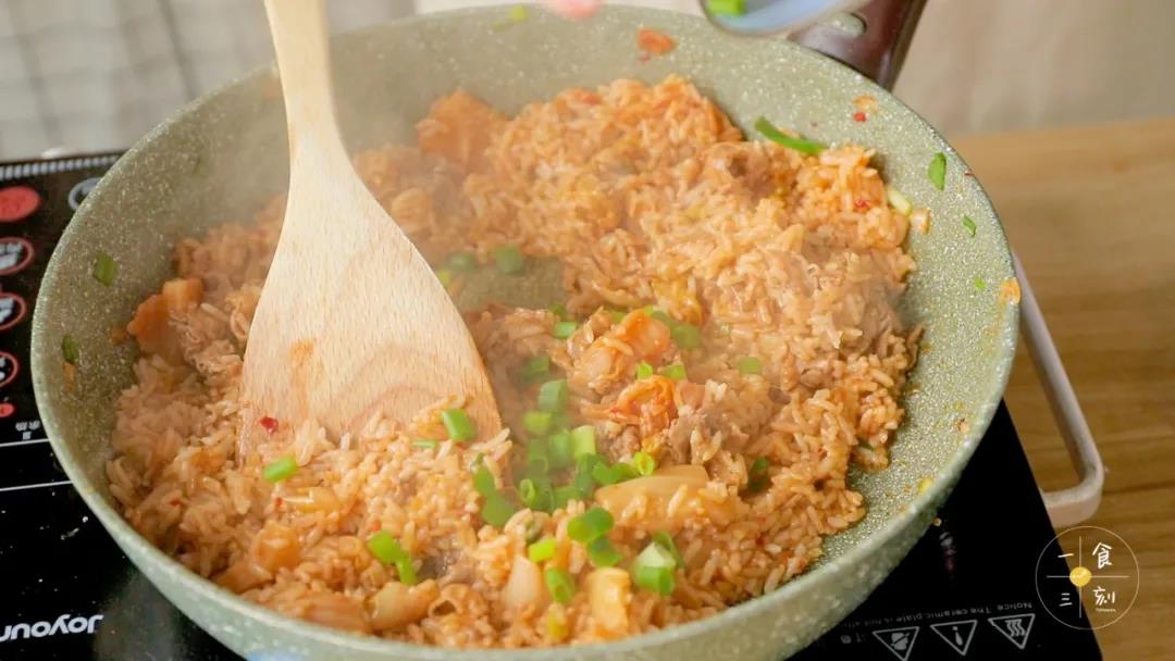 大致拌匀，奶酪至融化，撒少许葱花，趁热装盘食用