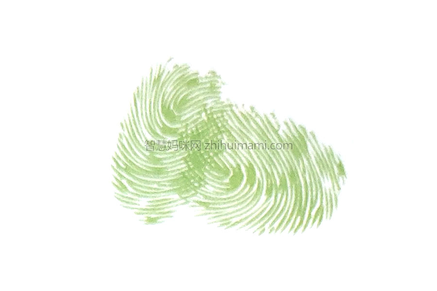 步骤2：再用中指按出蚂蚱的身体。