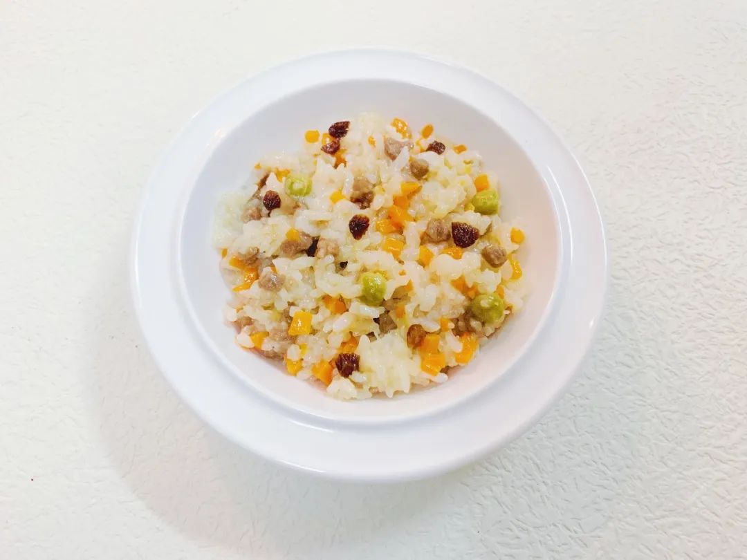 牛肉和一些蔬菜的完美组合，有饭有肉又有菜。