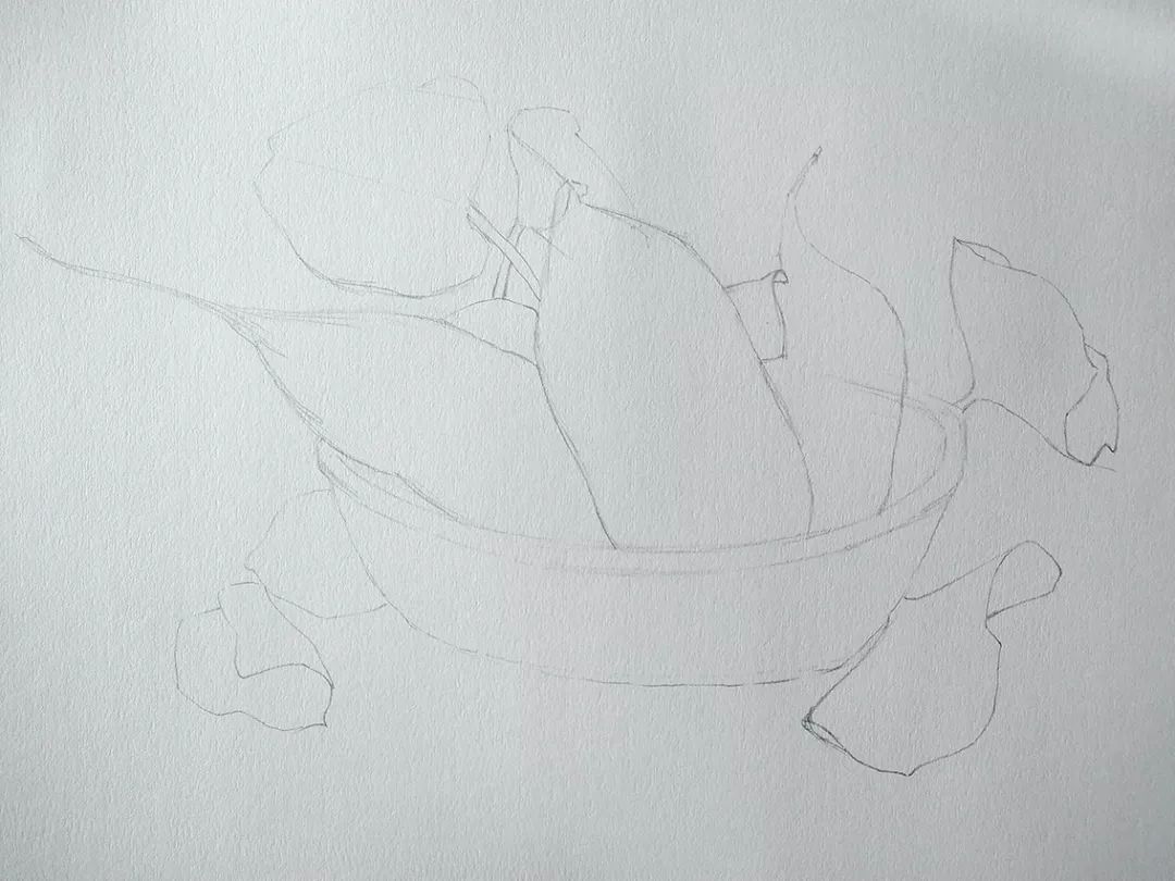 步骤1：首先我们采用横向构图，用铅笔轻轻勾勒出画面内容的轮廓。铅笔线的好处是方便修改，造型阶段往往是修改次数最多的阶段。