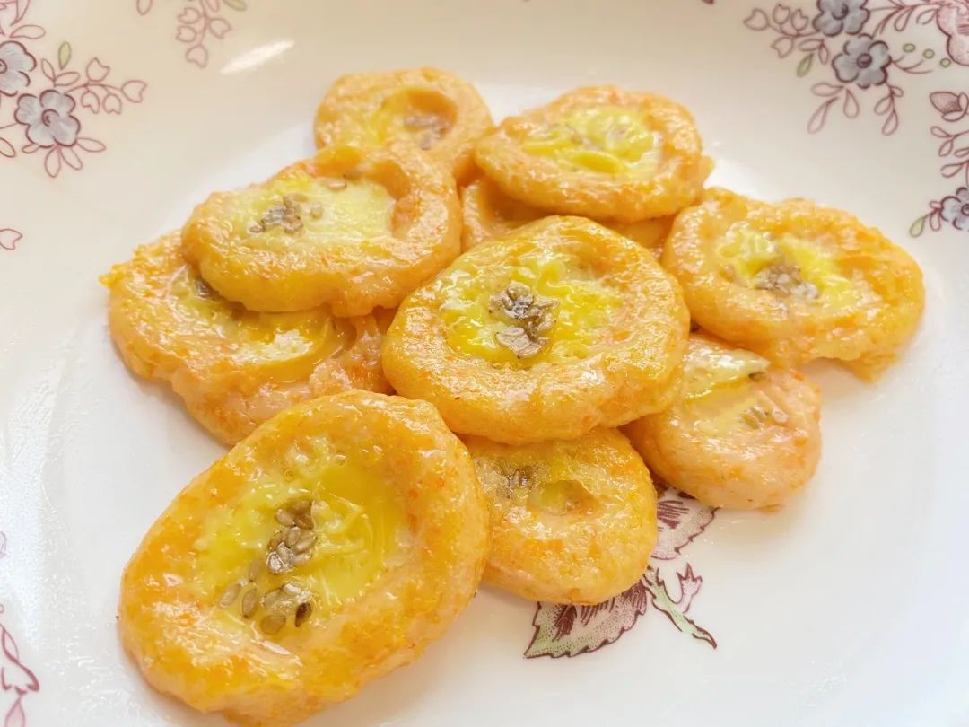 将肉类制作成手指食物，既可以补充优质蛋白质，也可以锻炼宝宝自主进食的能力。