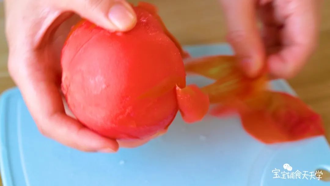 撕掉表皮后切小块