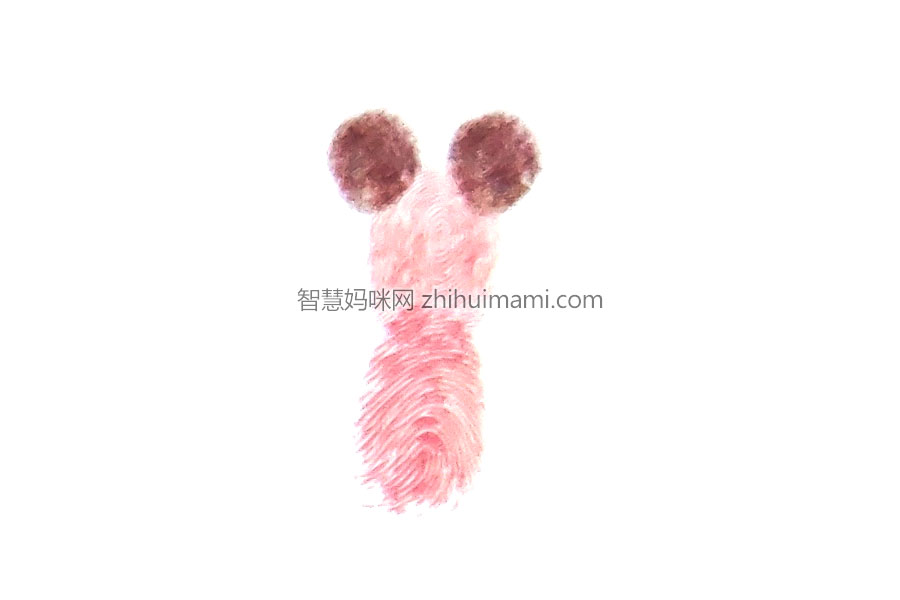 步骤2：伸出小拇指，蘸取颜色后再脑袋上面按上两只小耳朵。