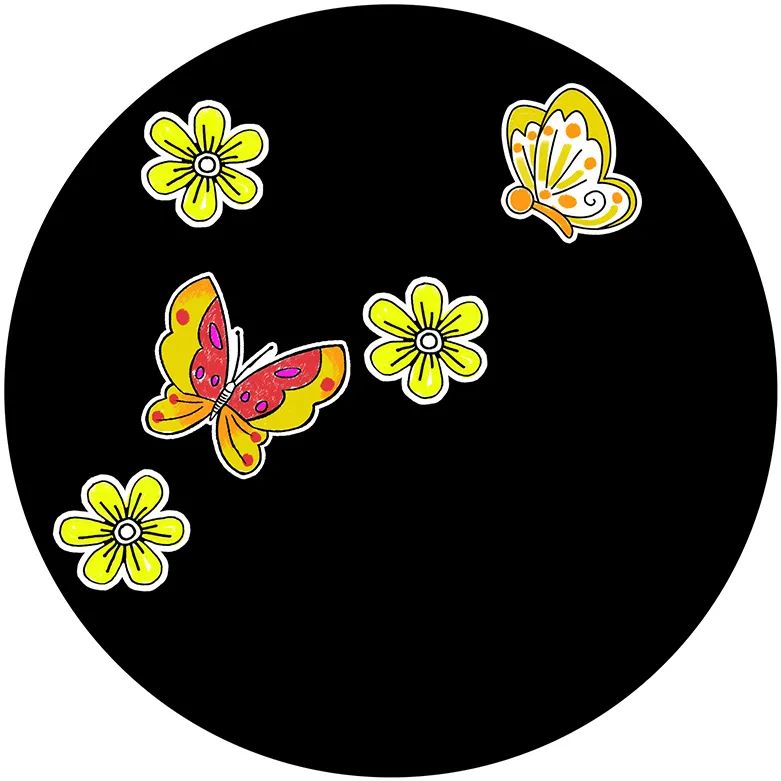 步骤2：第二步，还是在素描纸上完成花朵的绘制，并将花朵剪下粘贴到黑色圆形卡纸内，注意花朵和蝴蝶的位置安排。