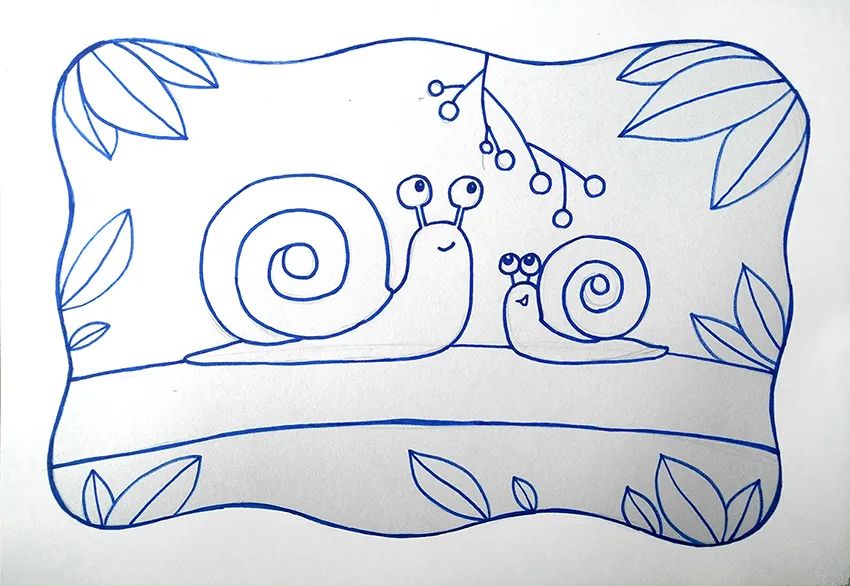 步骤2：接着我们用勾线笔对画面进行勾线，这里我们使用了  蓝色的勾线笔。