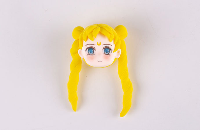 步骤5：接着把头发加长，做出刘海等。