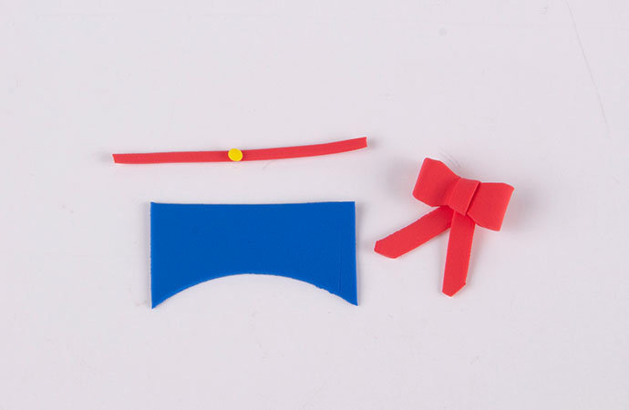 步骤13：按照图中做出月野兔上衣的装饰。