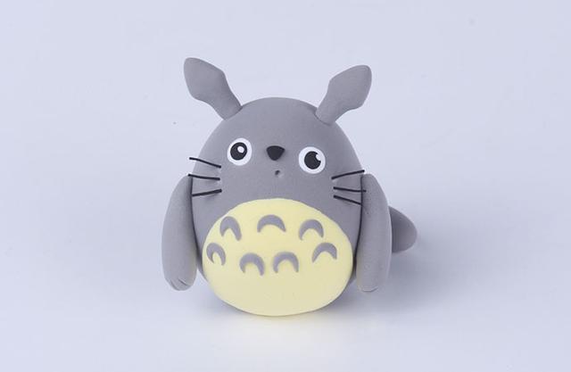 步骤8：把胳膊和尾巴粘好，龙猫就做好了。