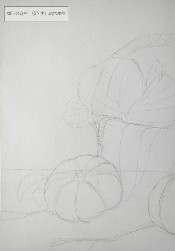 步骤1：首先我们用铅笔轻轻勾勒画面的草图。