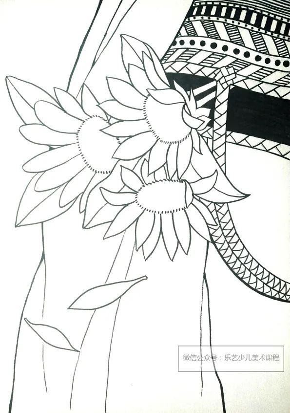 步骤3：铅笔稿完成后，我们用勾线笔对画面进行勾线。