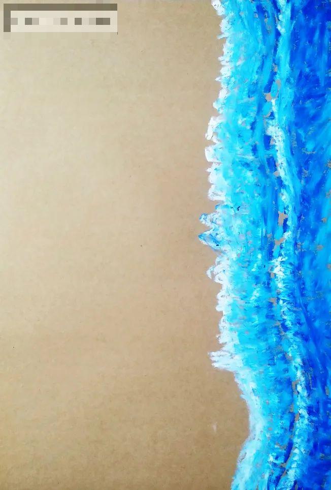 步骤2：然后，我们用刮刀或硬纸片，涂抹刚刚画上的重彩油画棒，使色彩融合。