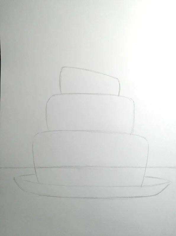 步骤1：首先我们用铅笔勾勒画面草图，画出蛋糕的基本形。