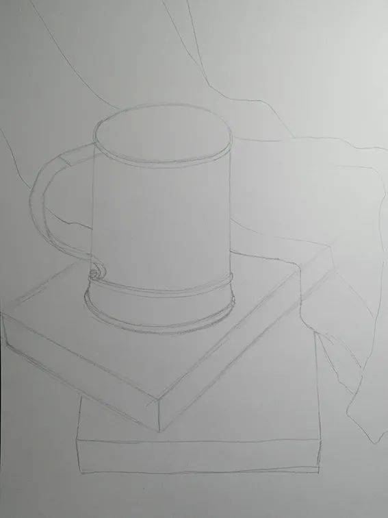 步骤1：首先我们用铅笔勾勒画面的构图。