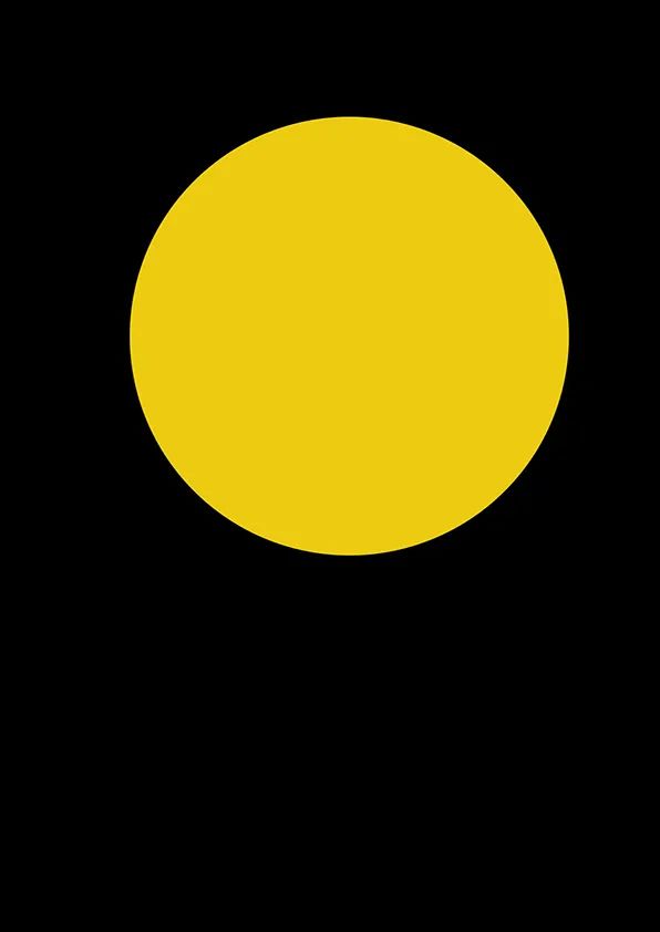 步骤1：首先我们用黄色卡纸剪出一轮圆月，并将其粘贴到黑色卡纸上。