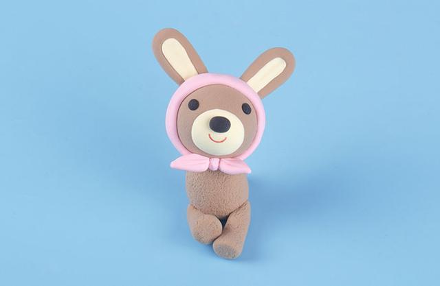 步骤8：把做好的头部和身体粘在一起。