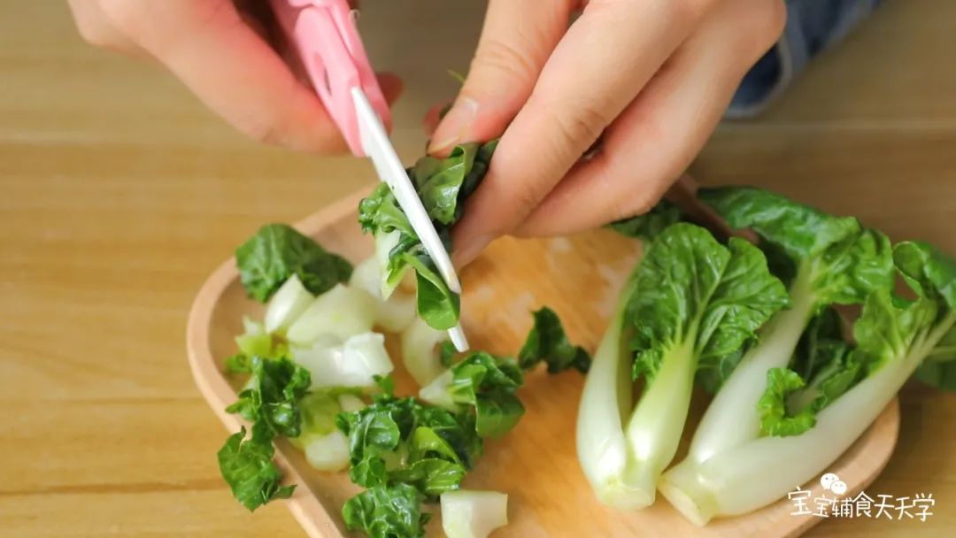 把奶白菜切碎