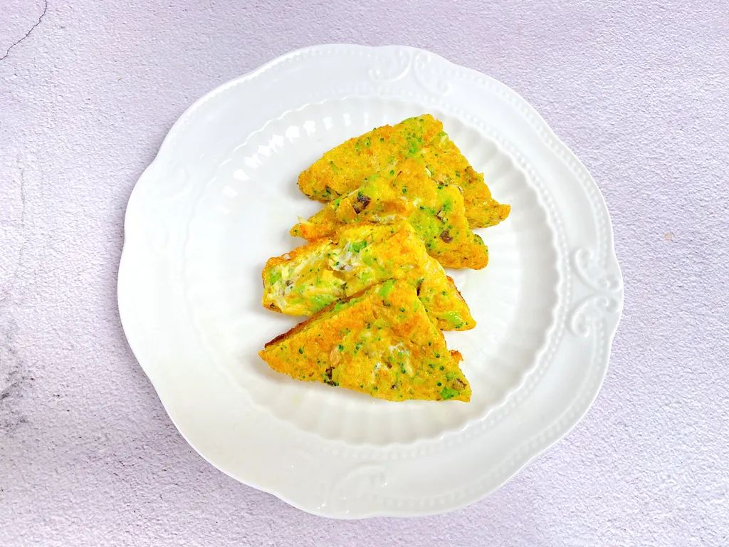 主食和菜肉结合的手指食物，适合给挑食的宝宝换换口味，带来新鲜感。