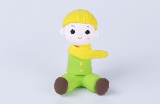 步骤10：把头部和身体以及双腿组合在一起。