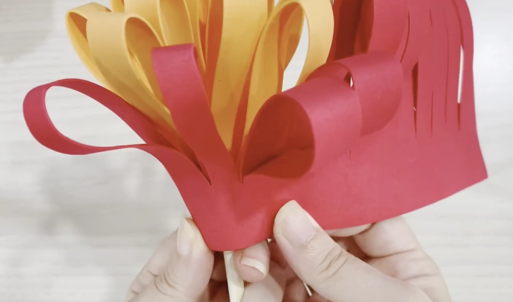 步骤6：你可以用不同的颜色分段贴，也可以用一个颜色从头贴到尾。