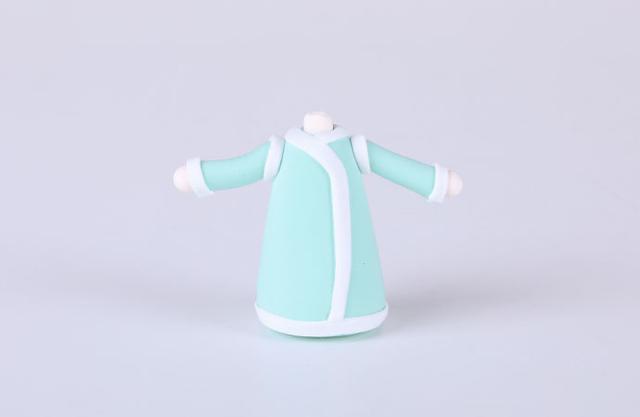 步骤11：把脖子和胳膊粘好。