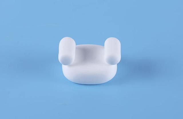 步骤3：把扶手粘好，如上图所示。