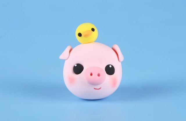 步骤5：把小鸭子粘在头顶。