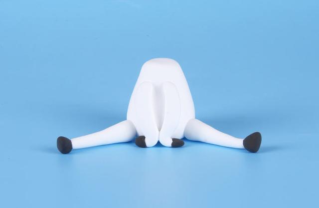 步骤9：按照上图的样子做出麋鹿的前肢，然后做好造型粘好。