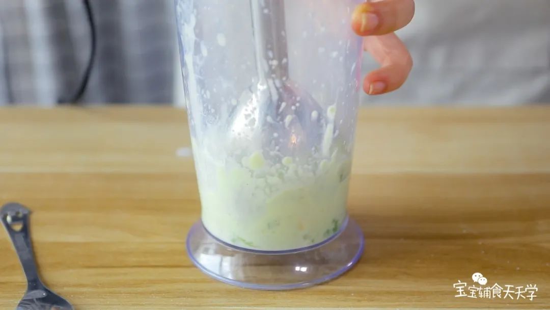 用搅拌机打成泥备用