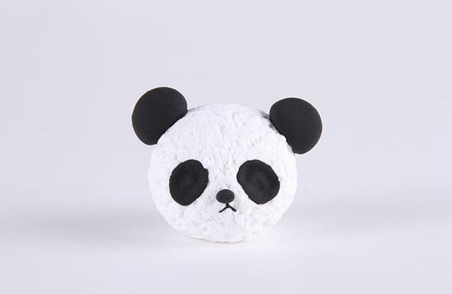 步骤3：把眼睛、鼻子、耳朵粘好，然后用黑色细条做出嘴巴。