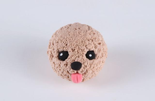 步骤4：用七本针戳出毛茸茸的感觉。