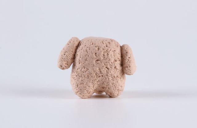 步骤9：把前肢和小尾巴粘好。