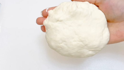 再用手搓成光滑的面团。