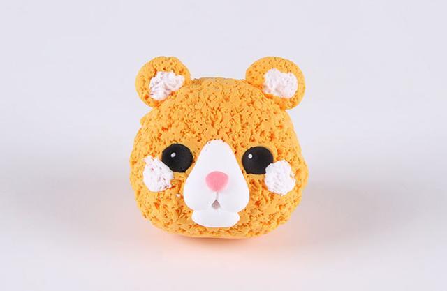 步骤6：把做好的耳朵粘上。