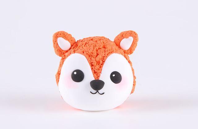 步骤7：把做好的耳朵粘上。