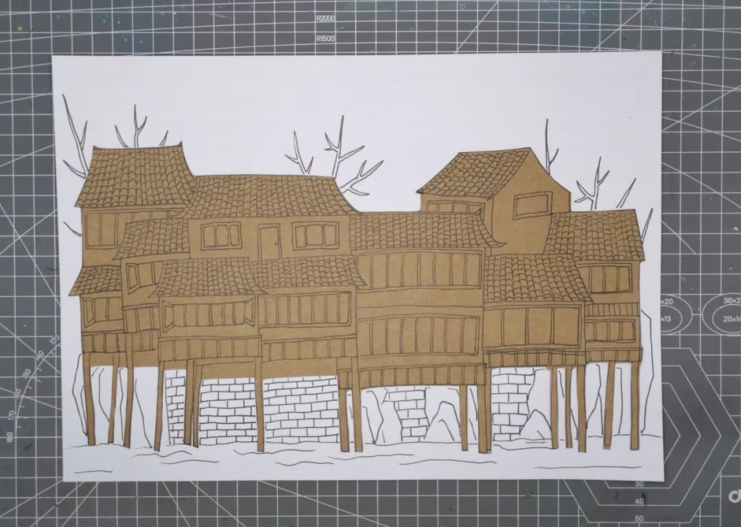 步骤3：黑色勾线笔画出吊脚楼背后的山、树和打地基的石楼墙。