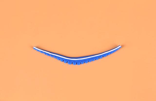 步骤11：按照上图的样子做出海军服的领子部分。