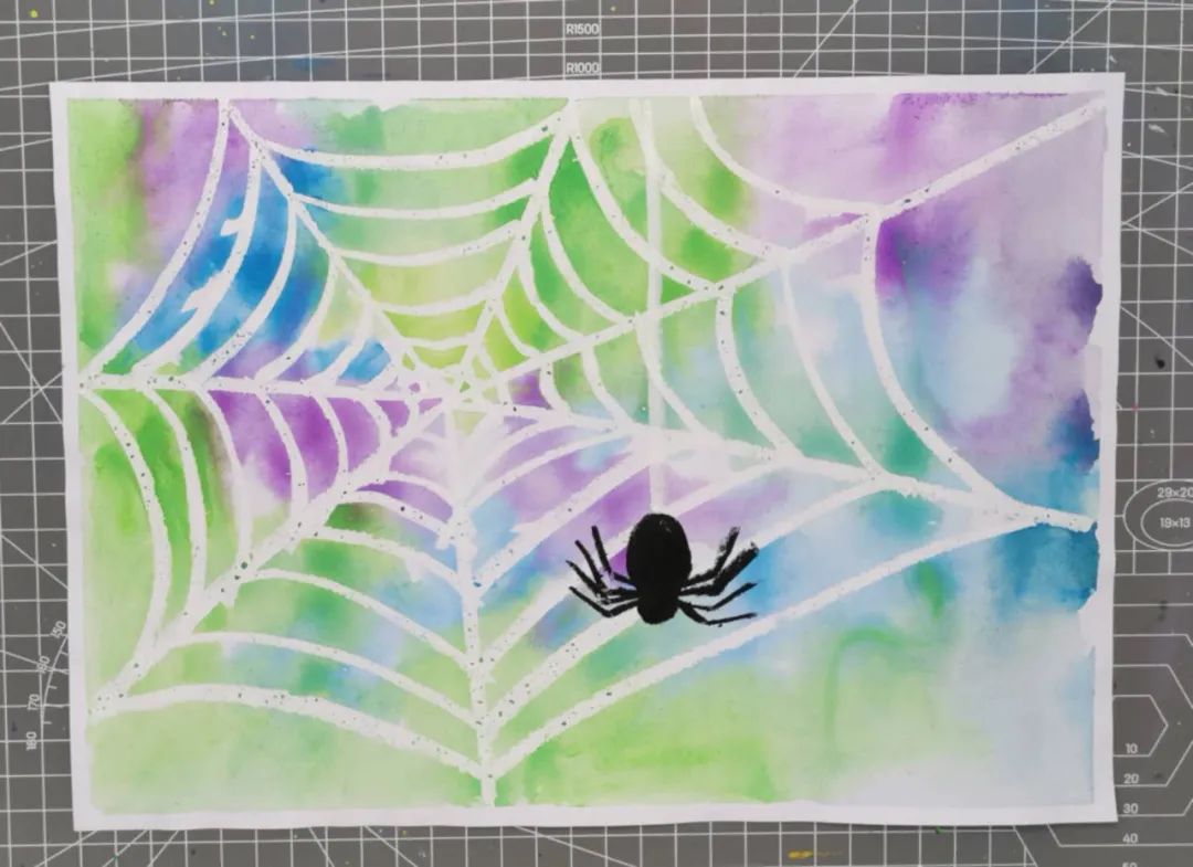 织网的蜘蛛儿童画