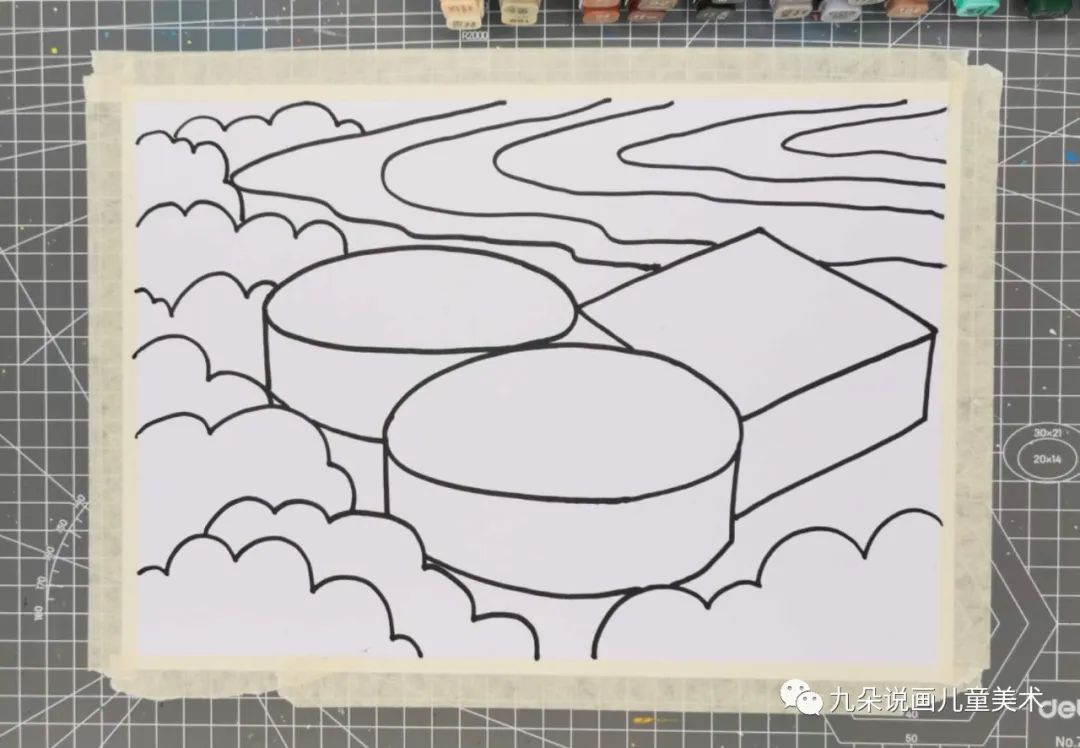 步骤1：将土楼的大轮廓用基本的椭圆、菱形等图形画出，装饰上背景的树丛梯田，注意遮挡关系。