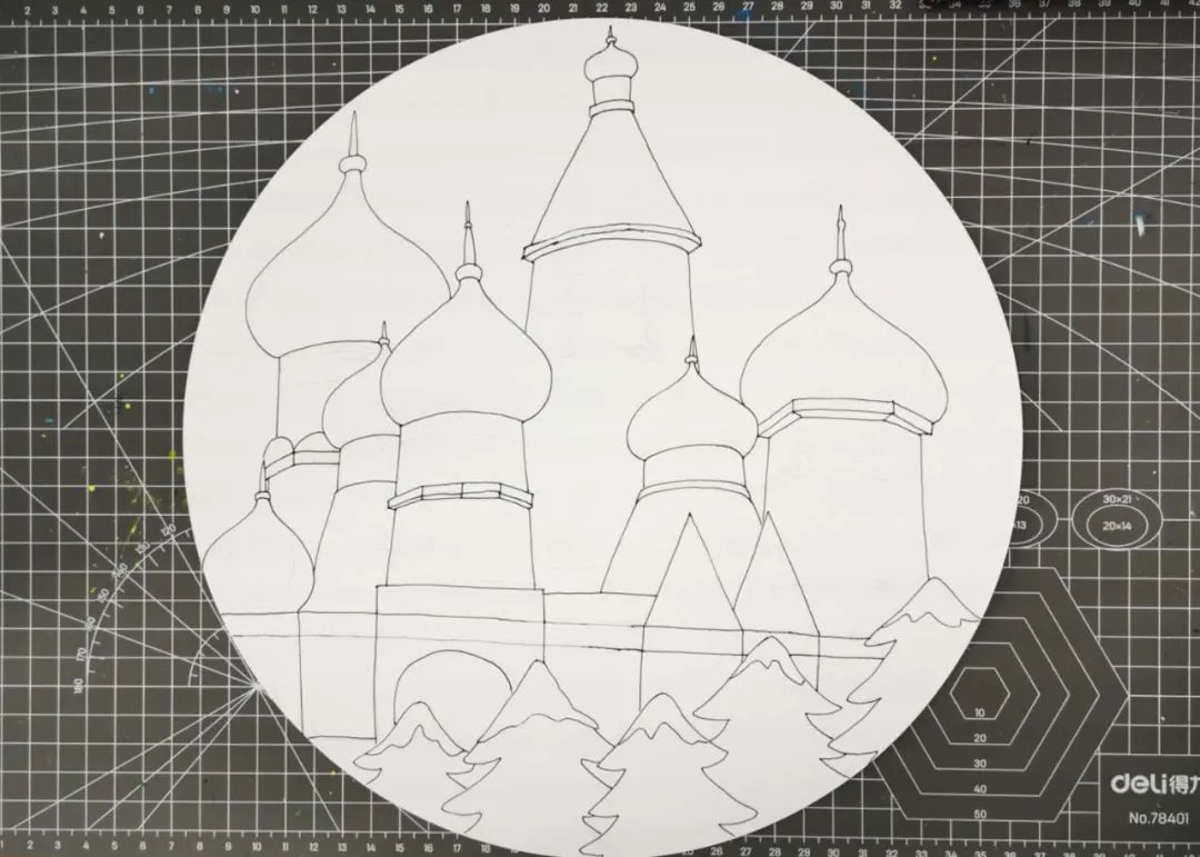 步骤2：用各种几何图形，如长方形、正方形、三角形、圆锥等形状画出教堂建筑的基本框架。这一步其实不难对吧！