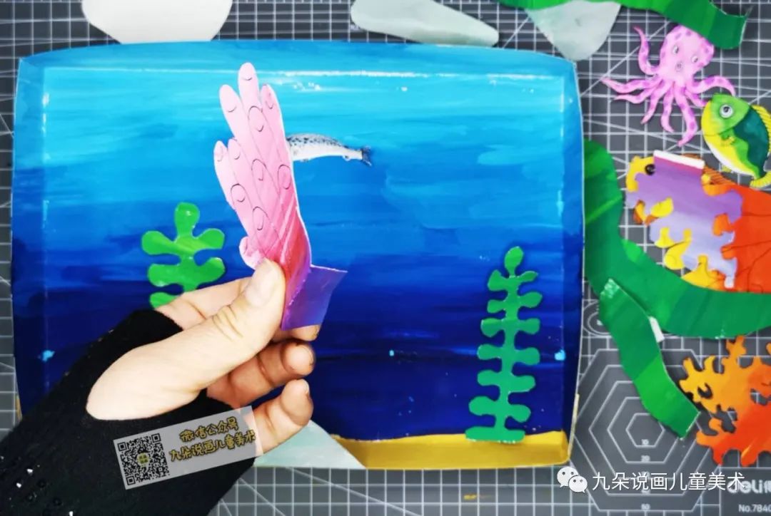 色彩斑斓的水族箱儿童绘画
