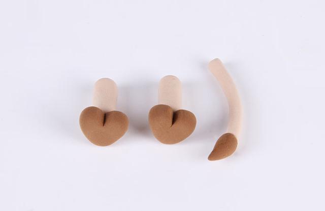 步骤9：做出小牛的两只后腿和尾巴，如上图所示。