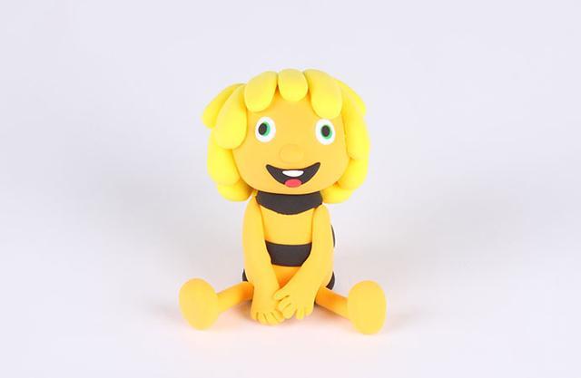 步骤9：把做好的四肢粘好。