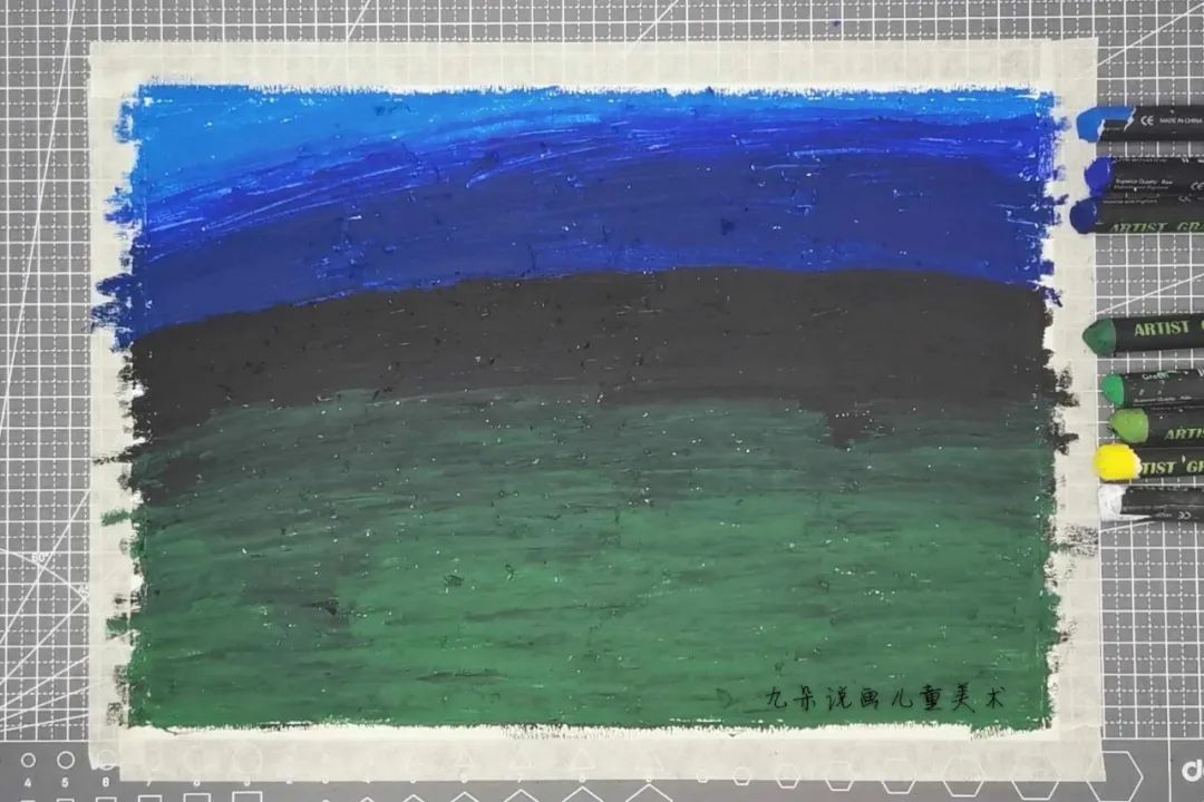 步骤3：深绿色油画棒从下向上画出，压住黑色画成渐变。