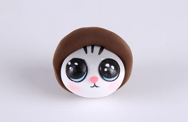 步骤6：包裹到做好的猫咪头上。