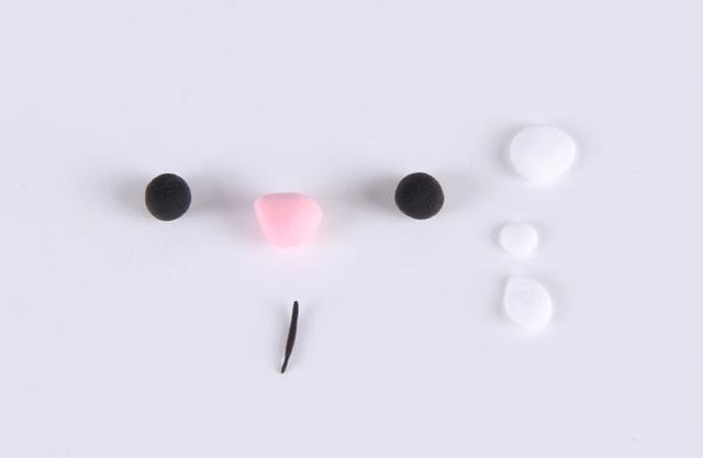 步骤8：按照上图的样子做出小鹿帽子的各个零部件。