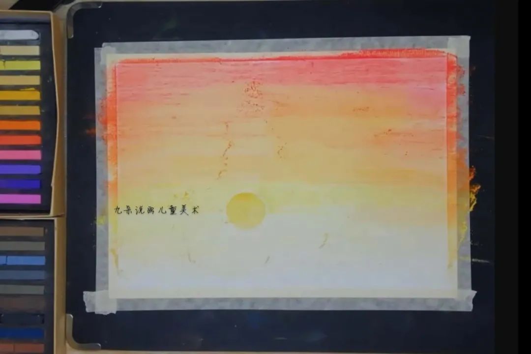 步骤3：用手指将画好的渐变色涂抹均匀。多余的粉末倒掉。