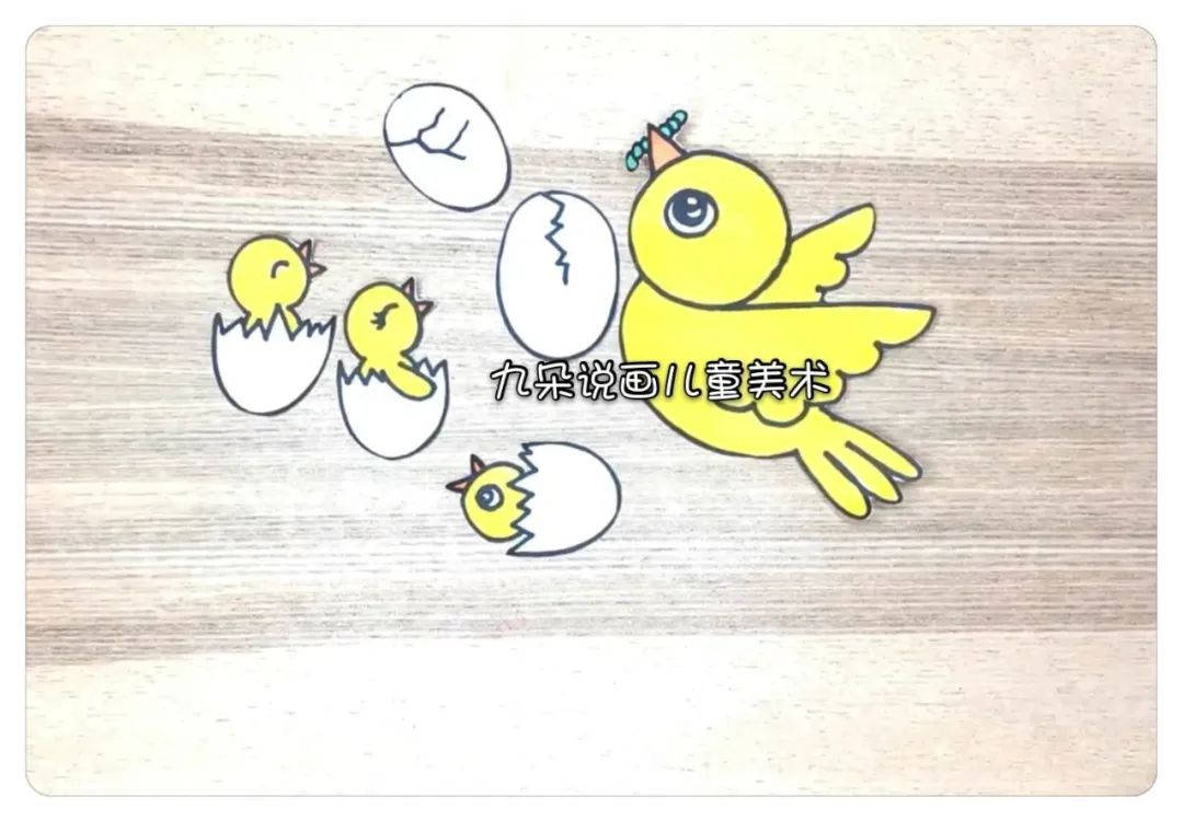 步骤3：鸟宝宝和鸟妈妈用剪刀剪下来，放一边备用。